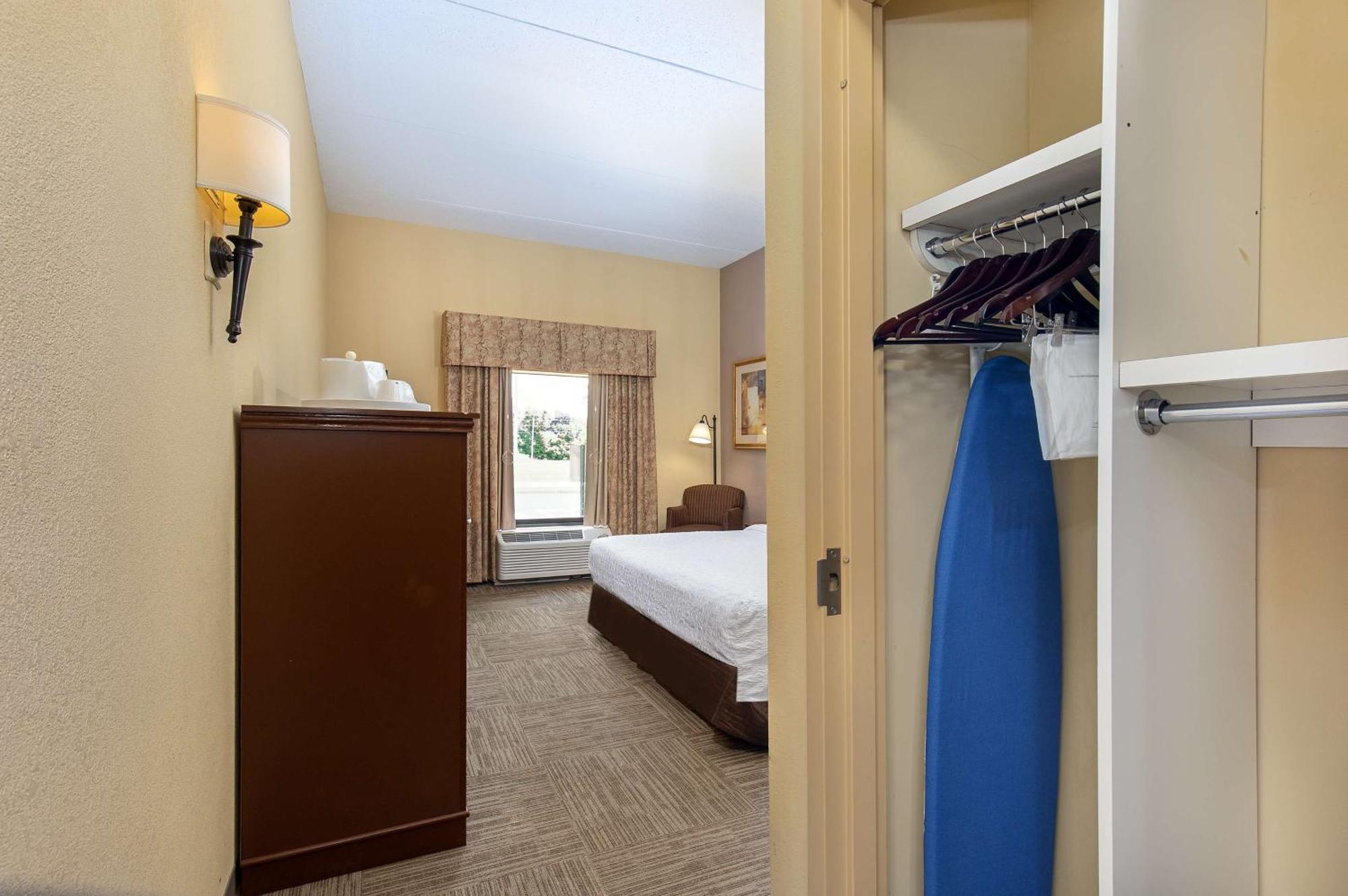 Hampton Inn & Suites Медісонвіл Екстер'єр фото